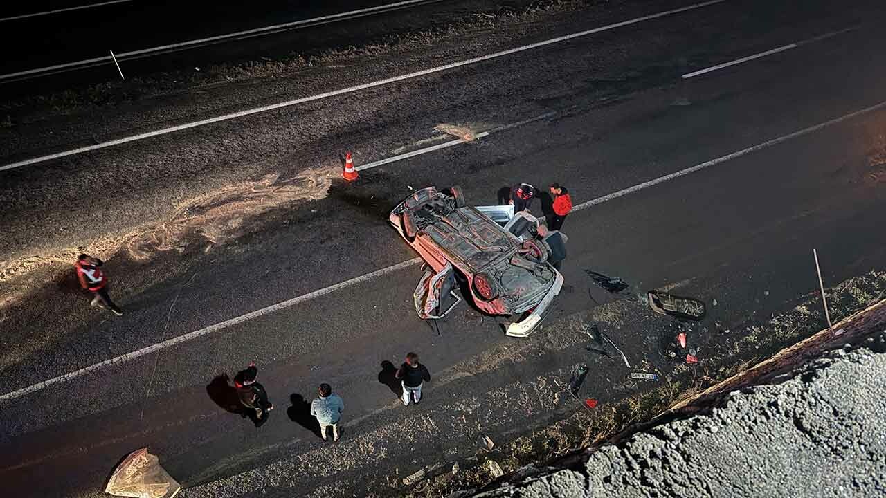 Otomobil 15 metre yükseklikten aşağı uçtu: 2 ölü, 1 yaralı