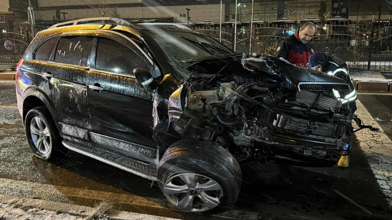 Devrilen otomobildeki 6 kişi ölümden döndü