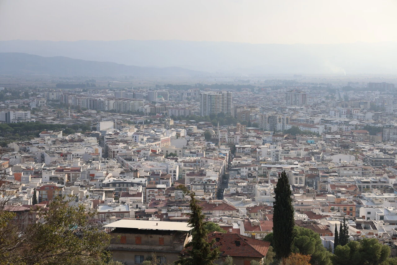 İzmir'de 5.1 büyüklüğünde deprem
