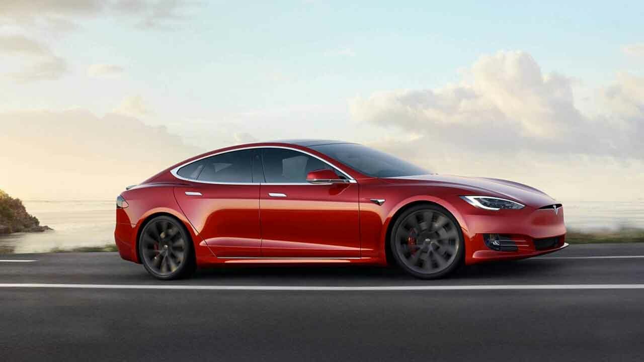 Elon Musk&#039;a soğuk duş! Tesla 200 bin aracını geri çağırıyor