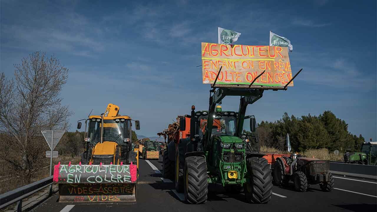 Fransa’da çiftçiler hükümete geri adım attırdı