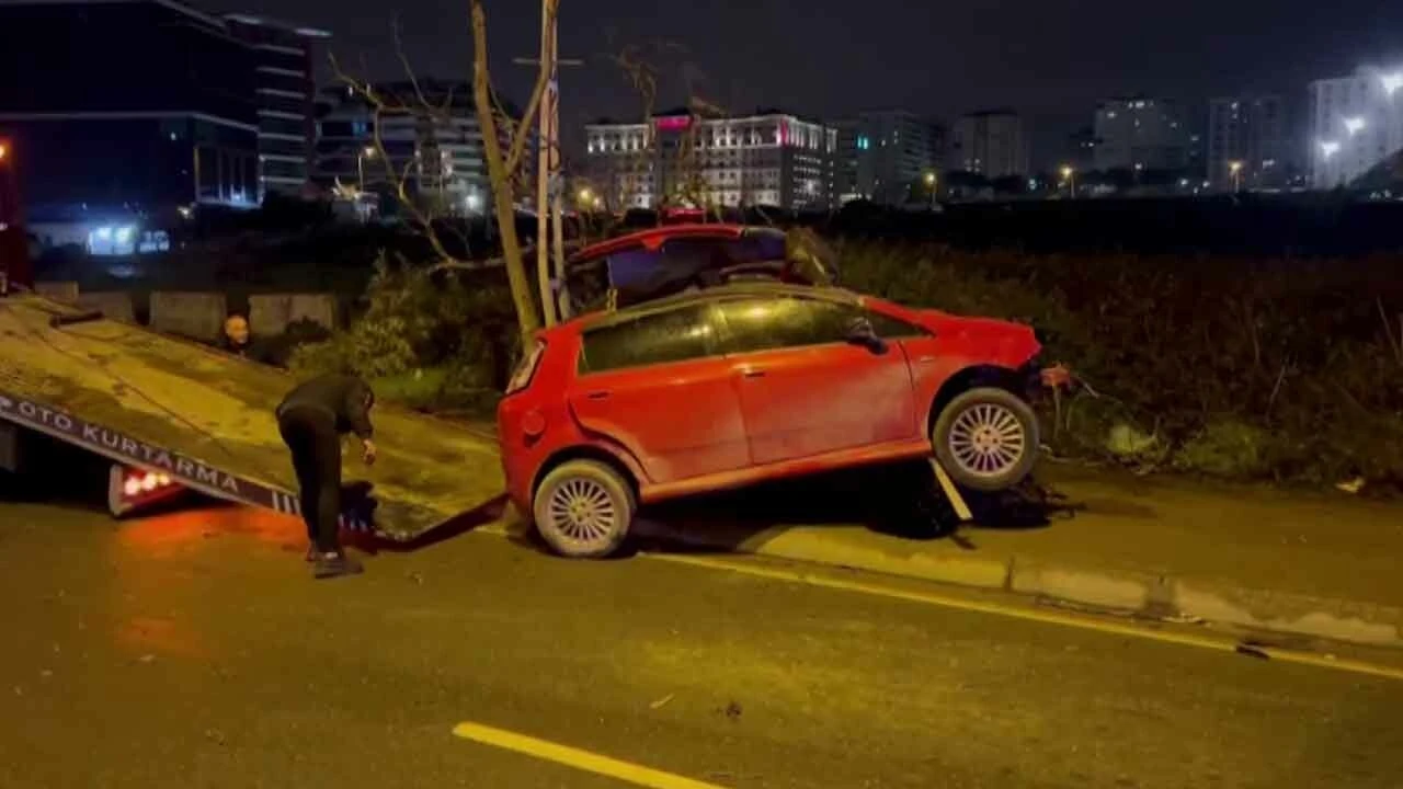 Pendik’te feci kaza! Takla atan otomobil hurda yığınına döndü: 3 yaralı