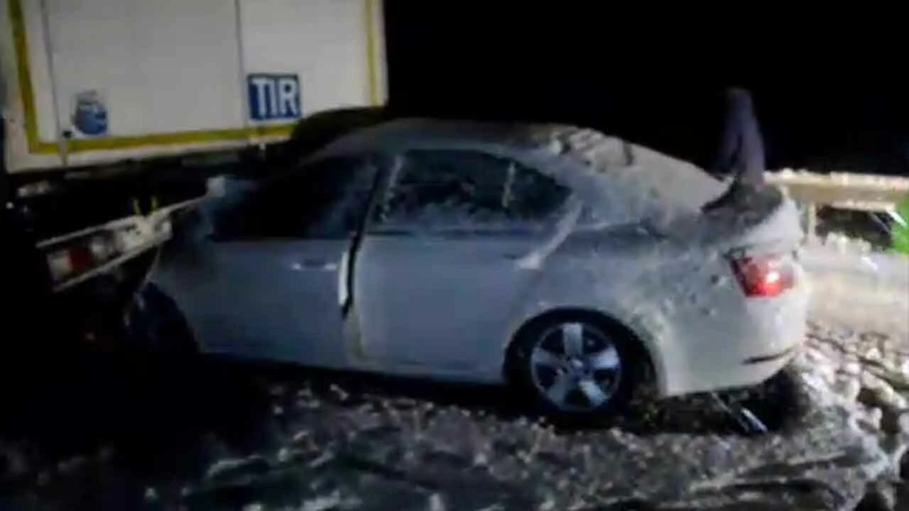 Yoğun kar yağışı hayatı felç etti: Birçok ilde yollar kapandı, araçlar yolda kaldı