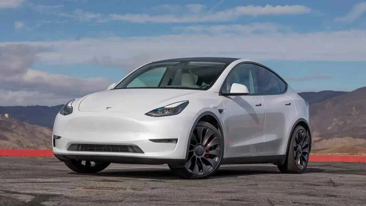 Elon Musk'a soğuk duş! Tesla 200 bin aracını geri çağırıyor