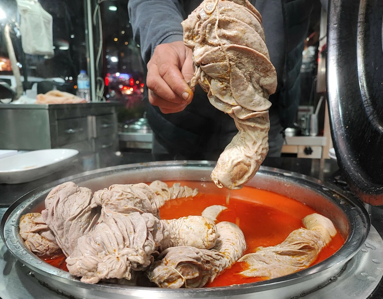 Çöpe dökülüyordu altın oldu! Şırdan artık zengin yemeği