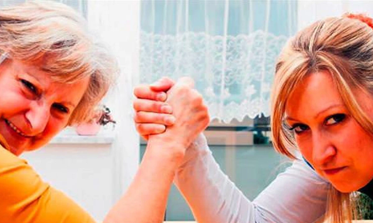 Kaynanaları kızdıracak karar: Beraber yaşamaya zorlama tazminat sebebi