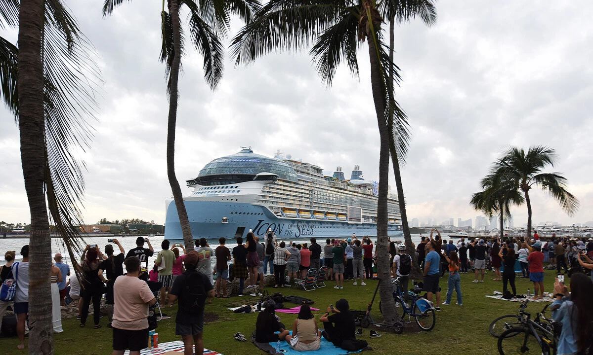 Titanik yanında oyuncak kalır! 2 milyar dolarlık gemi yola çıktı