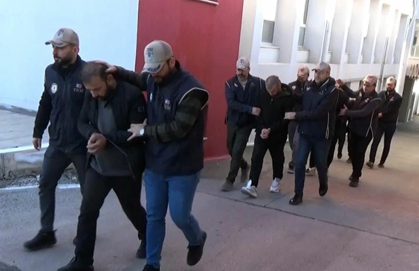 Interpol kırmızı bültenle arıyordu! 6 DEAŞ üyesi Türkiye'de yakalandı