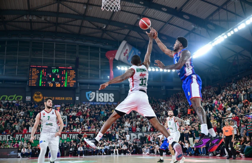 Anadolu Efes Karşıyaka deplasmanında kaybetti