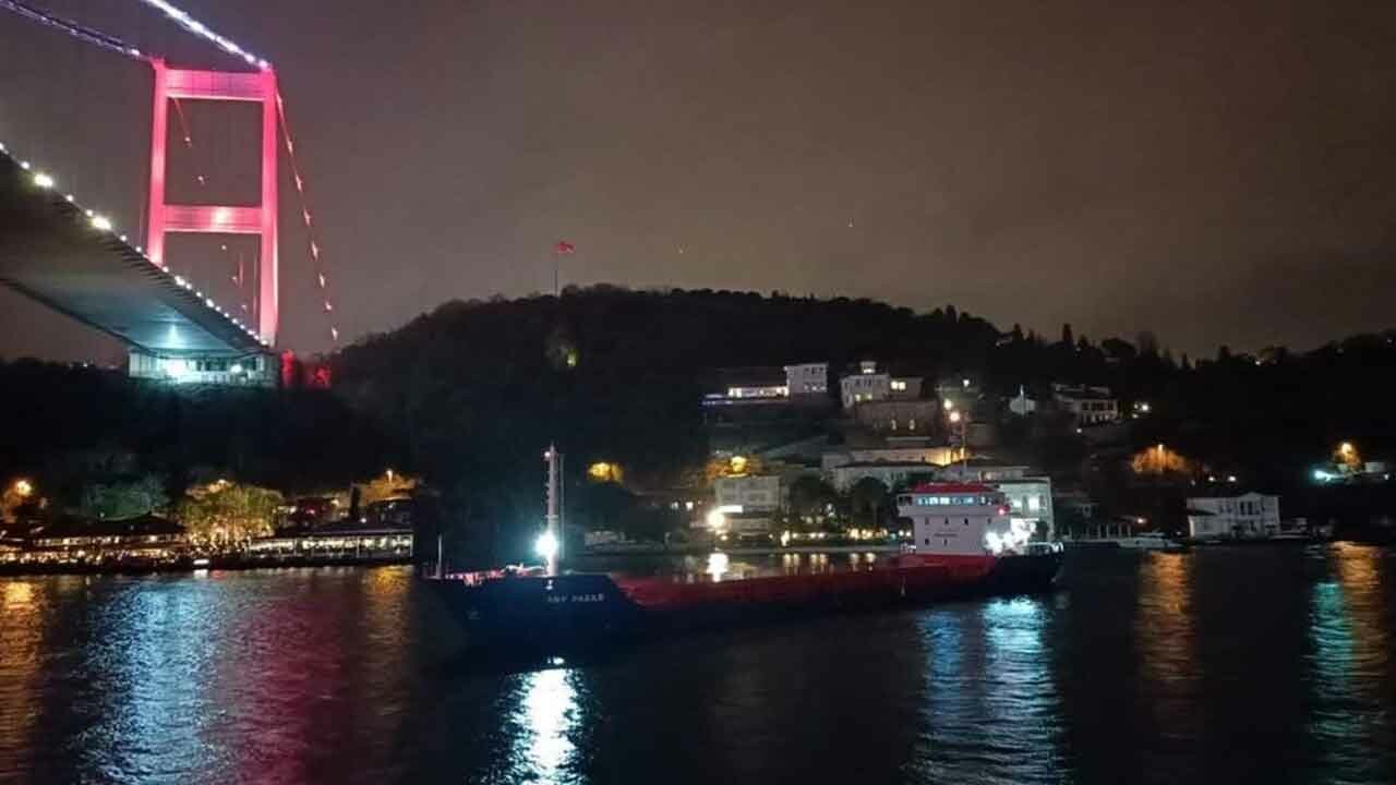 İstanbul Boğazı&#039;ndaki trafik, kuzey-güney yönlü açıldı