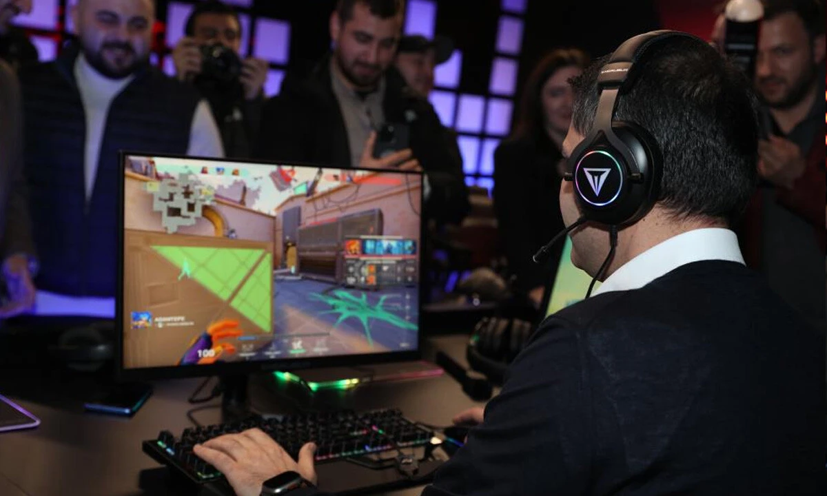 Murat Kurum Valorant'da kill aldı, e-sporcular alkışladı: Helal be...