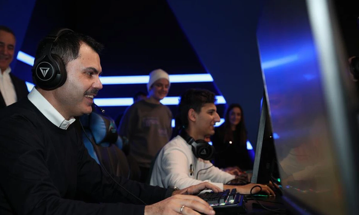 Murat Kurum Valorant'da kill aldı, e-sporcular alkışladı: Helal be...