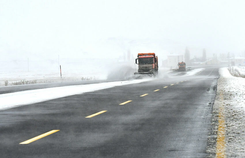 Kars'ta zincirleme kaza! Çok sayıda yaralı var