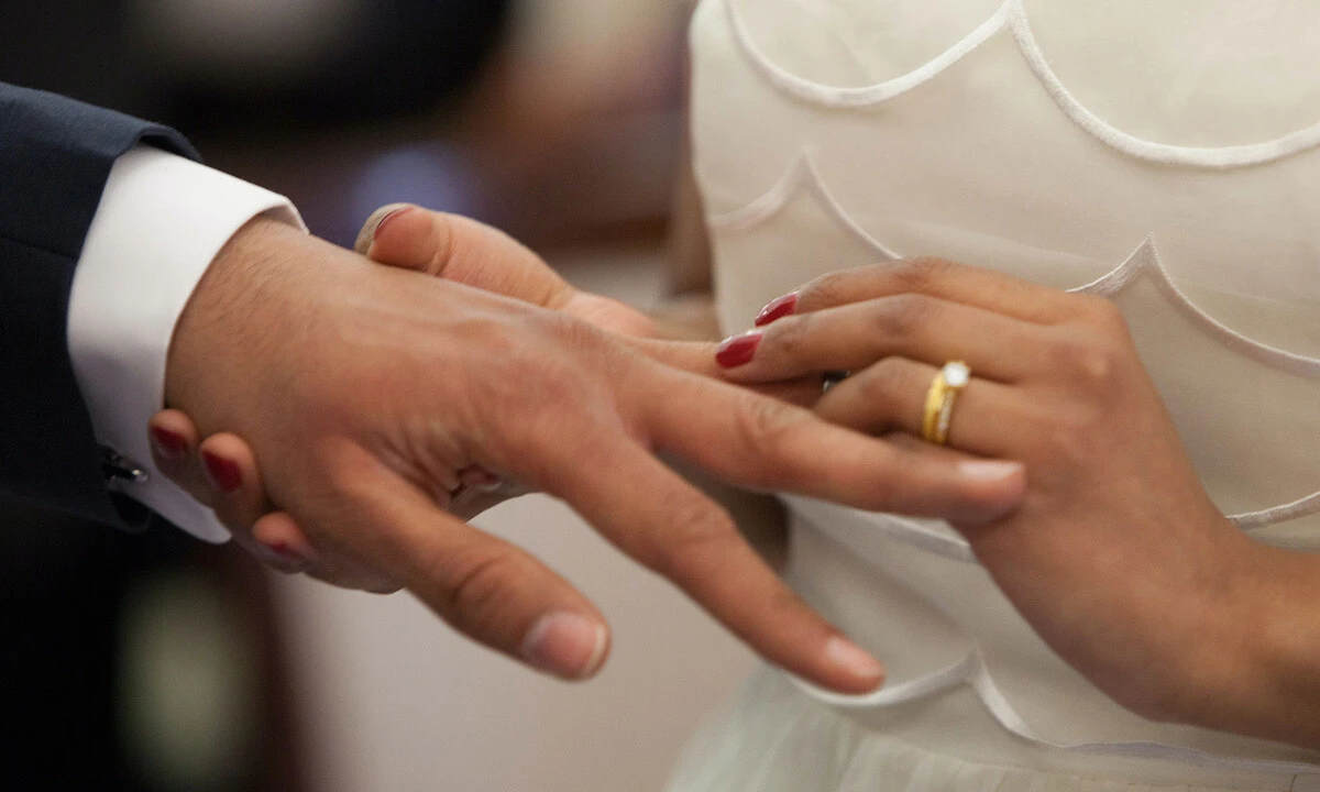 AYM'nin soyadı kararı yürürlükte: Evli kadınlar kendi soyadını kullanabilecek