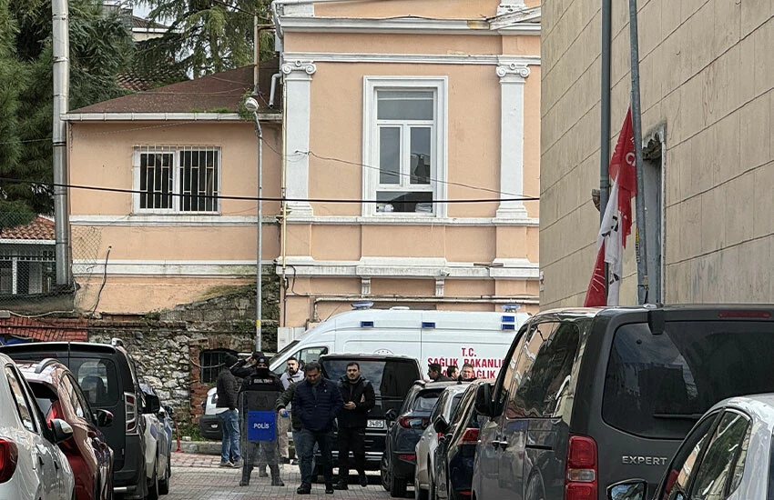 Son dakika! İstanbul'da Santa Maria Kilisesi'nde silahlı saldırı: Kar maskeli saldırganlar ateş açtı