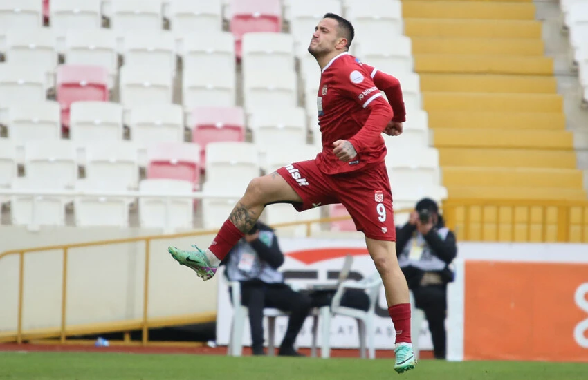 Kartal, Sivas'ta dondu! Maç sonucu: Sivasspor 1-0 Beşiktaş