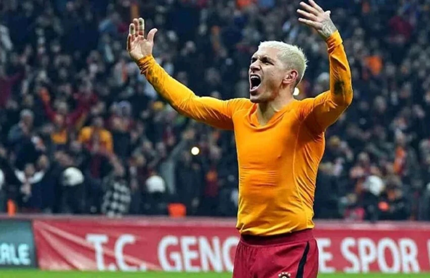 Galatasaray'da Lucas Torreira sürprizi! İmzayı atıyor