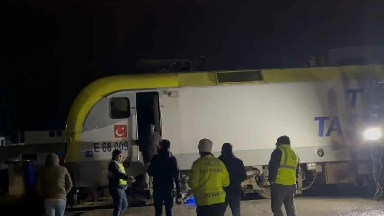 Tekirdağ’da tren kazası! Beton mikseri ile çarpıştı