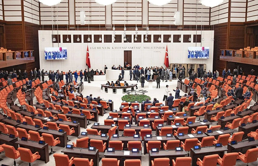 Yeni anayasada halka veto yetkisi! Memurlar siyasete atılabilecek