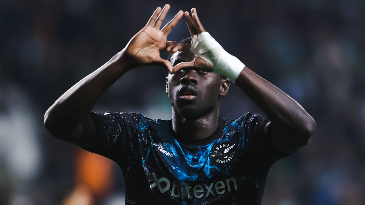 Adana Demirspor&#039;da Badou Ndiaye ile yollar ayrıldı