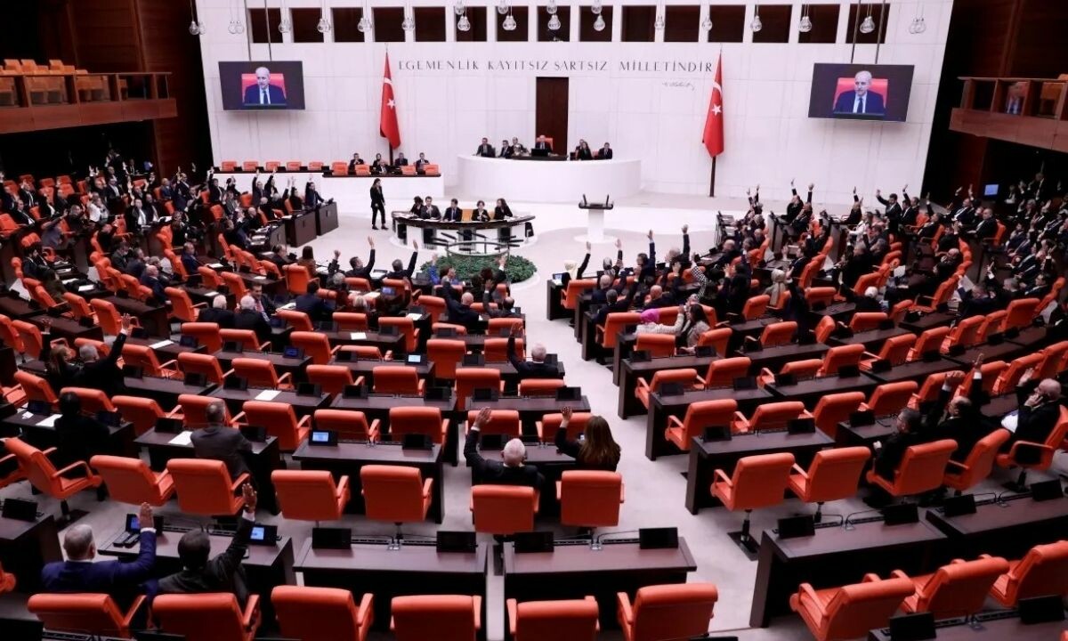 AK Parti&#039;den doğal gaz için kanun teklifi! Artık LNG olarak pazarlanabilecek