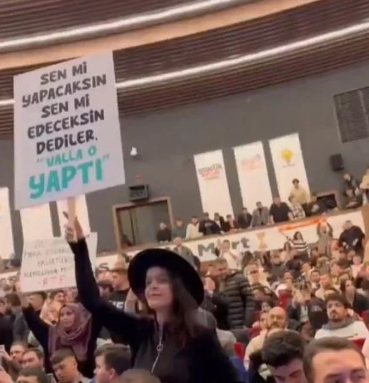 Erdoğan'ın pankarta verdiği cevap viral oldu: 'İşte hakikat'