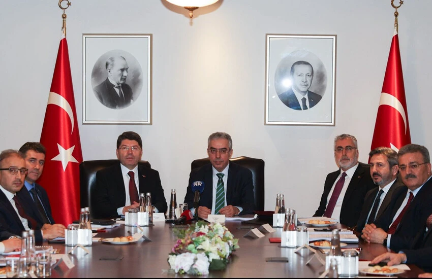 Yeni anayasada halka veto yetkisi! Memurlar siyasete atılabilecek