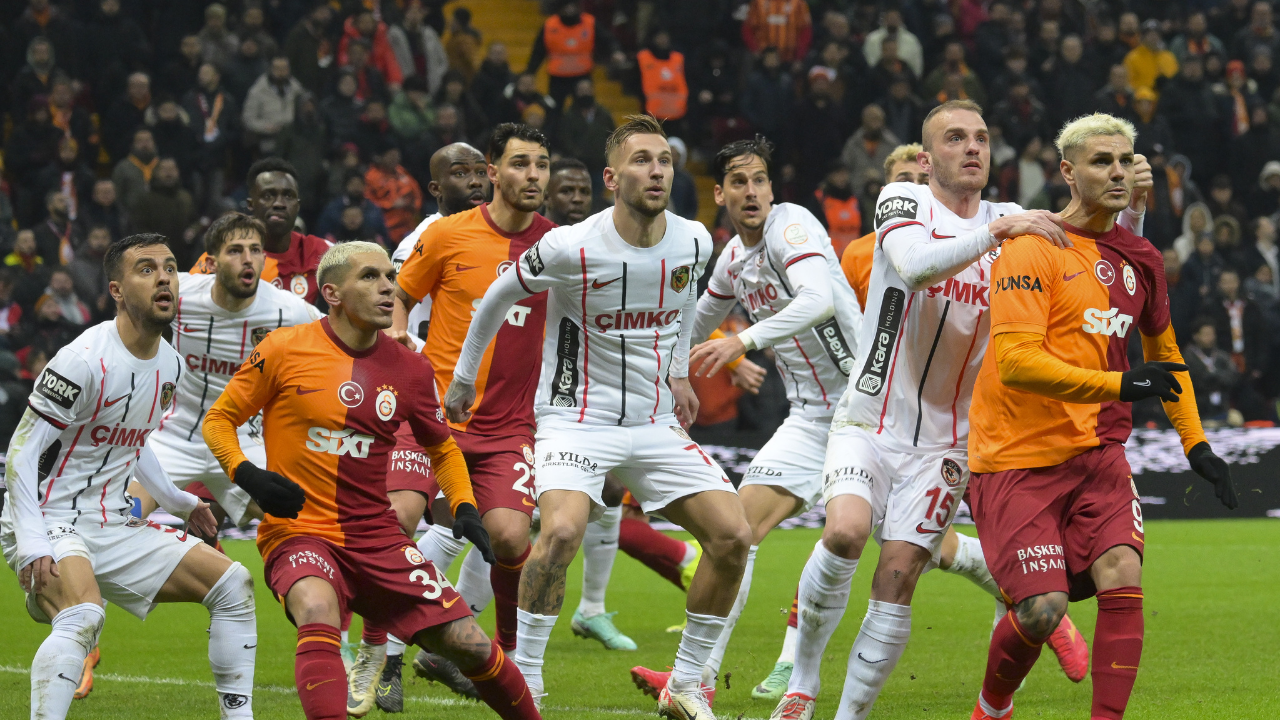 Galatasaray son dakikada zirve takibini sürdürdü