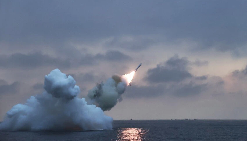 Kuzey Kore lideri Kim yeni stratejik seyir füzesinin test atışını denetledi