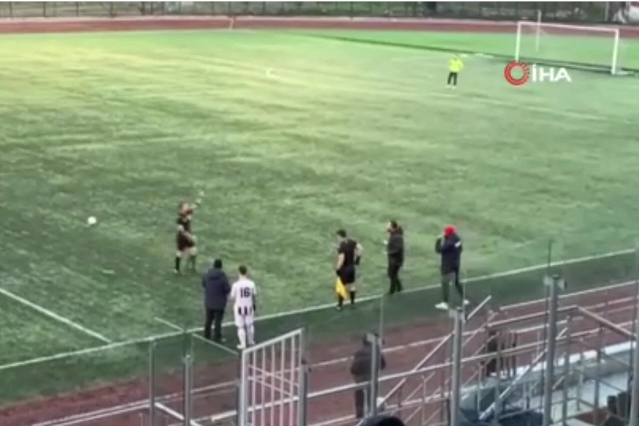 Yeşil sahada 'inat' mücadelesi: Hocası 'çık' dedi, o yerinden kıpırdamadı