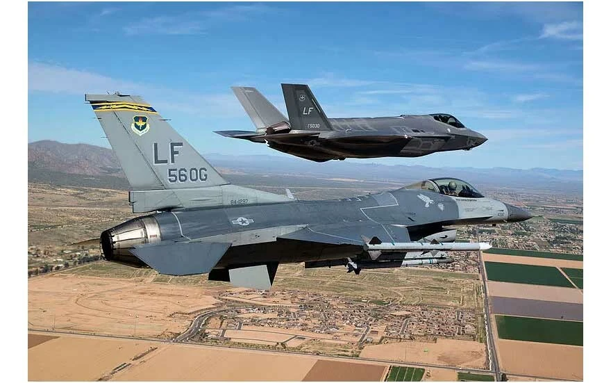 Dünya bu savaş uçaklarını konuşuyor: İşte F-16 ve F-35 arasındaki farklar