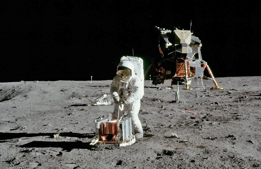 ay astronot