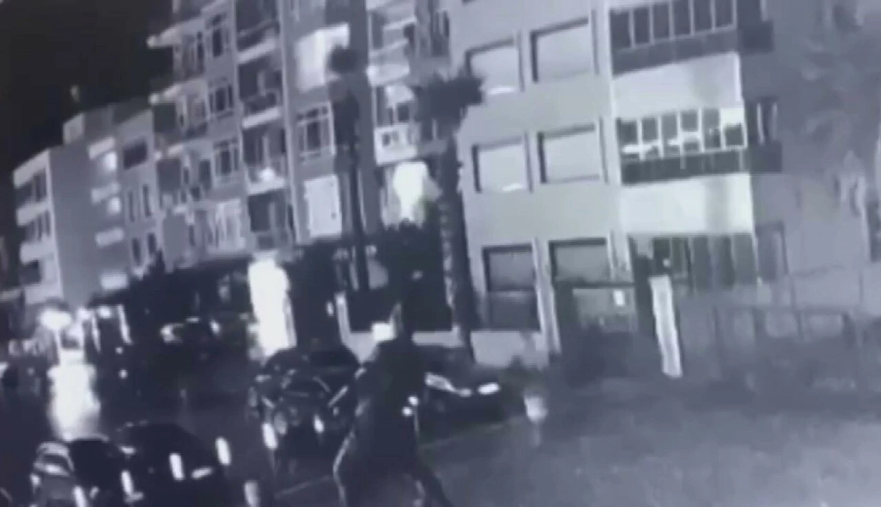 Deprem anından korkunç görüntüler: 15 saniye içerisinde yerle bir oldu