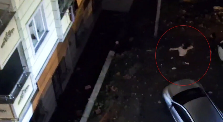 Mahallede kavga çıktı, 3 kız komşunun camlarını taşladı
