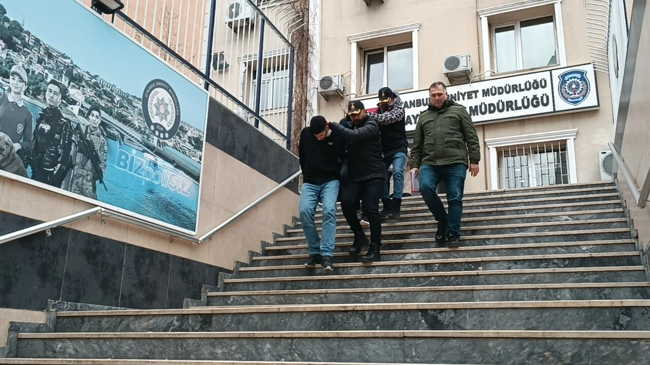 Fatih'te turistin euro dolu çantasını çalan 2 kişi görüntülendi