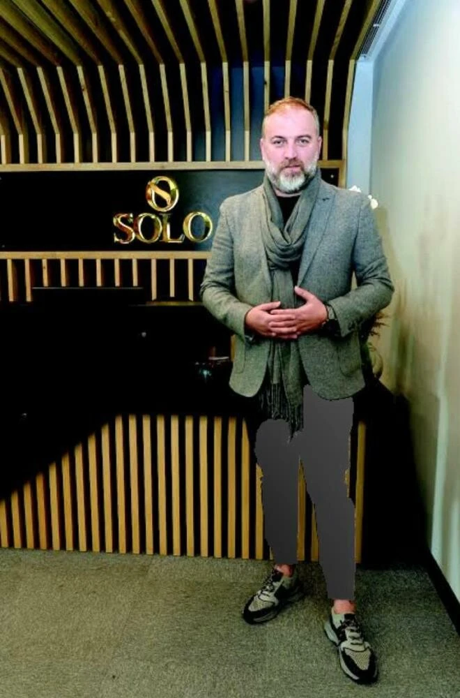 Ünlü iş adamına eşinin yanında silahlı saldırı