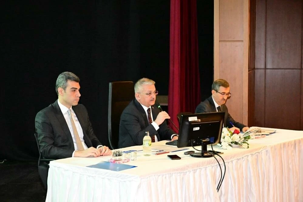 Vali Yazıcı müdürlerin yüzüne yüzüne söyledi: Savsaklıyorsunuz
