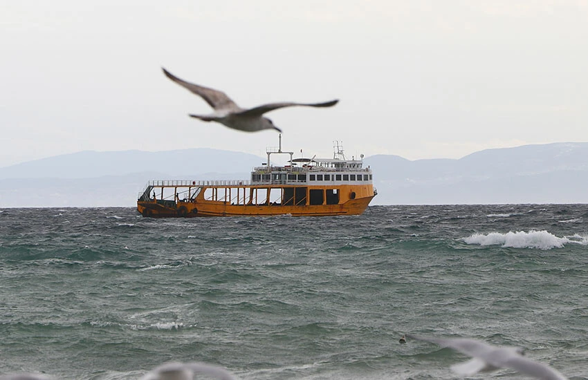 Deniz ulaşımına 'olumsuz hava' engeli! Seferler iptal edildi
