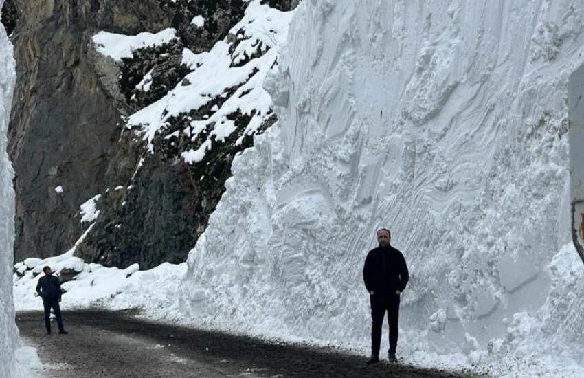 Yüksekova'da çığ felaketi: Kar kalınlığı 10 metreyi geçti