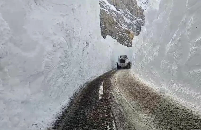 Yüksekova'da çığ felaketi: Kar kalınlığı 10 metreyi geçti