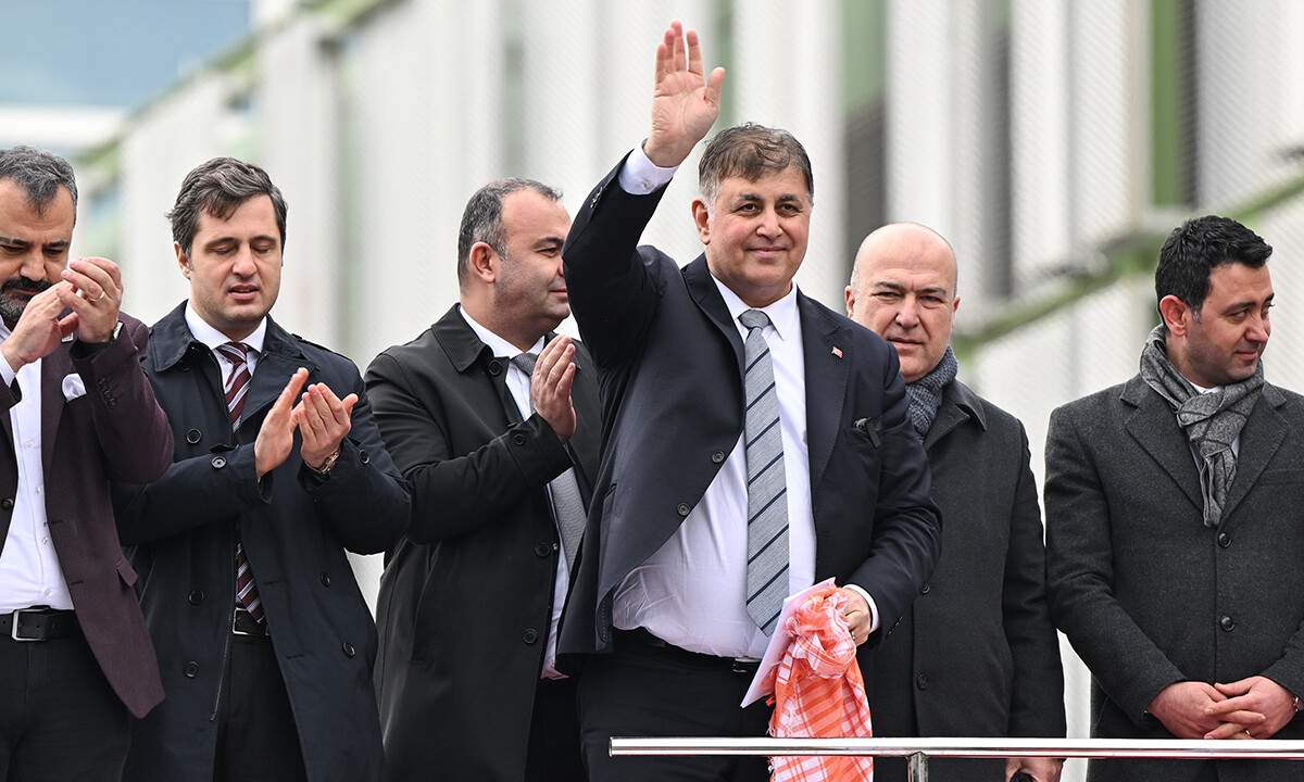 Cemil Tugay, isim vermeden Soyer&#039;e seslendi: Yeri geldiğinde bayrağı teslim edersin