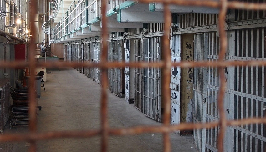 Cezaevindeki eşine kargoyla uyuşturucu gönderdi!