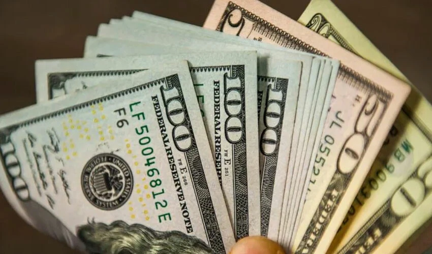 Yatırımcı Fed'e kilitlendi, dolar ve euro yeni güne rekorla başladı