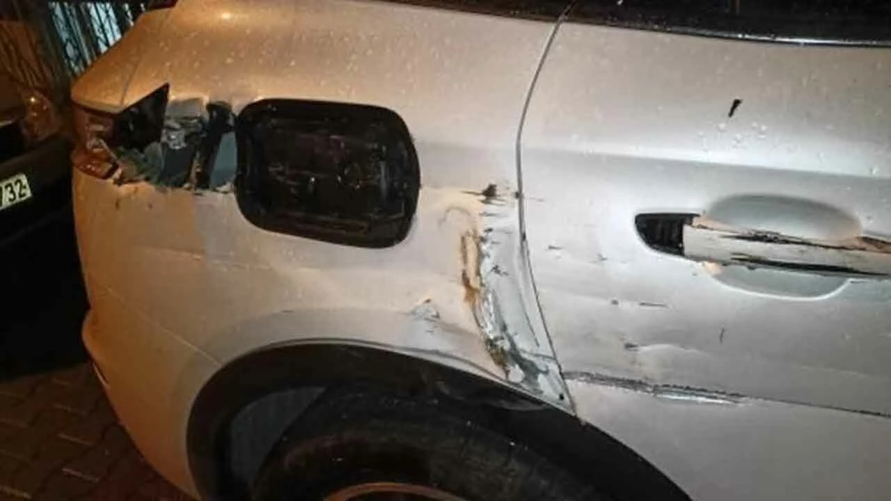 Kağıthane'de kamyon dehşeti! Milyonluk araçları çöp etti