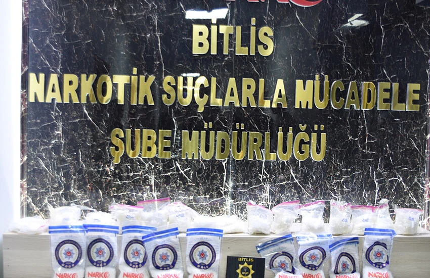 İki kadının üzerinde 10 kilo metamfetamin bulundu