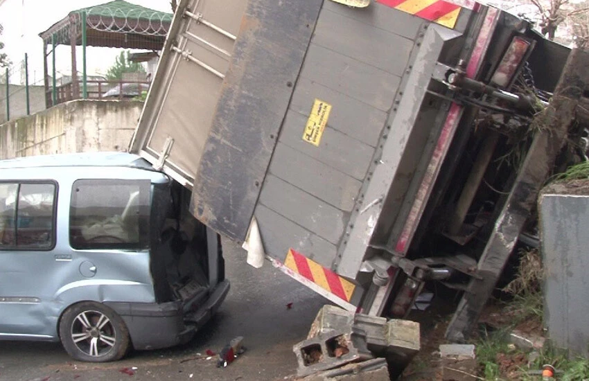 Freni patlayan kamyon ortalığı karıştırdı