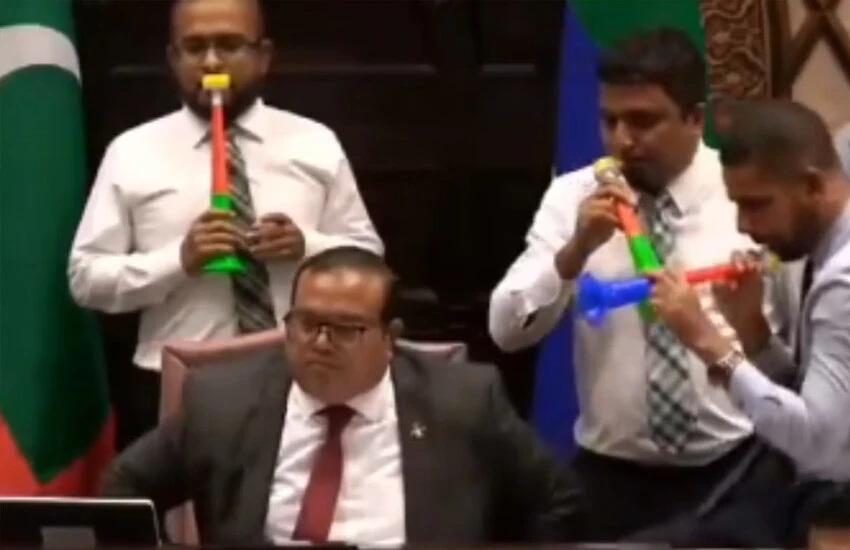 Maldivler meclisinde kavga