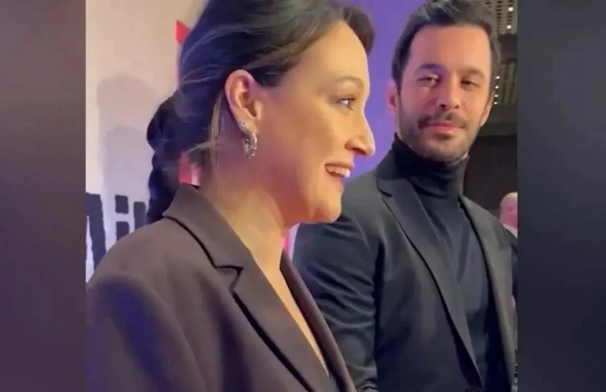 Galaya katılan Barış Arduç ve Gupse Özay’ın birbirine bakışları gündem oldu