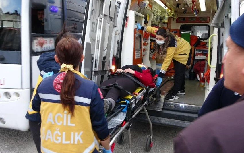 Antalya'da feci kaza! Önüne gelen otobüslere çarptı...