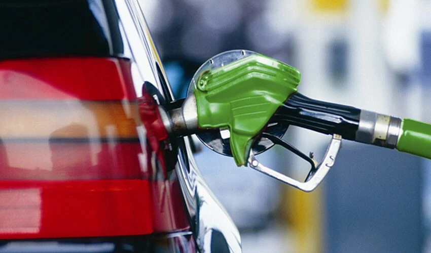 Benzine zam iptal edildi, bu gece yenisi geliyor